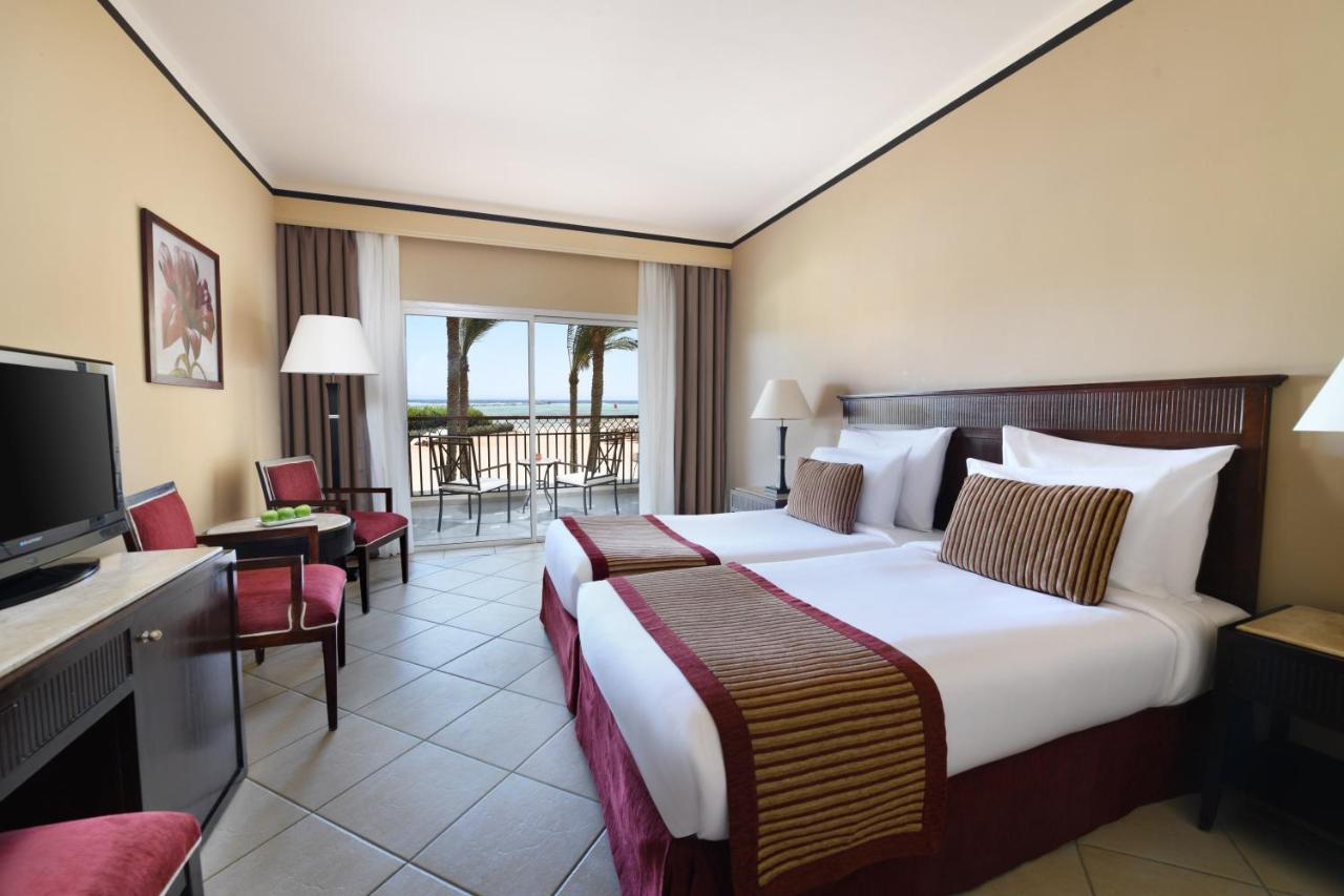 Jaz Mirabel Resort Шарм ел-Шейх Екстериор снимка A room at the Hilton Sharm El Sheikh