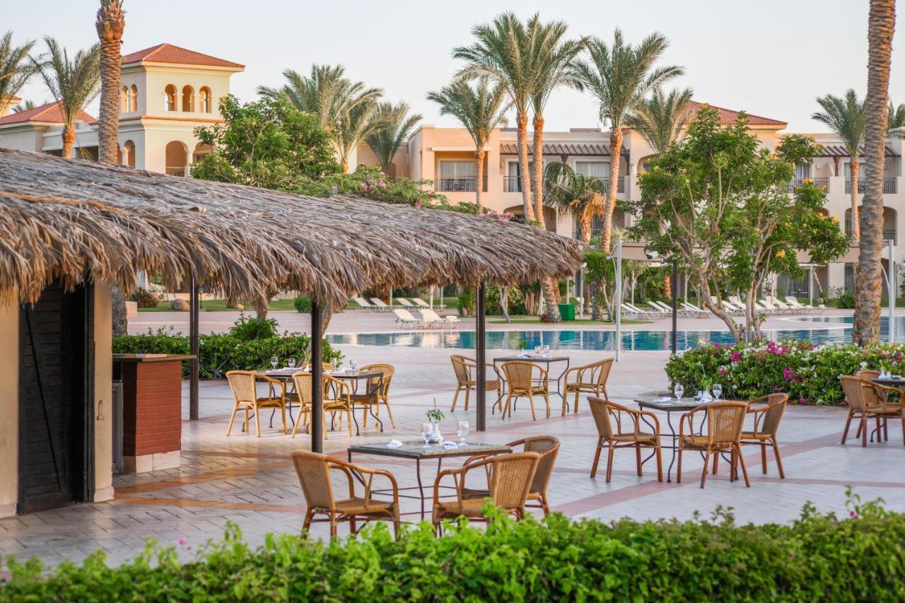 Jaz Mirabel Resort Шарм ел-Шейх Екстериор снимка The swimming pool at the resort