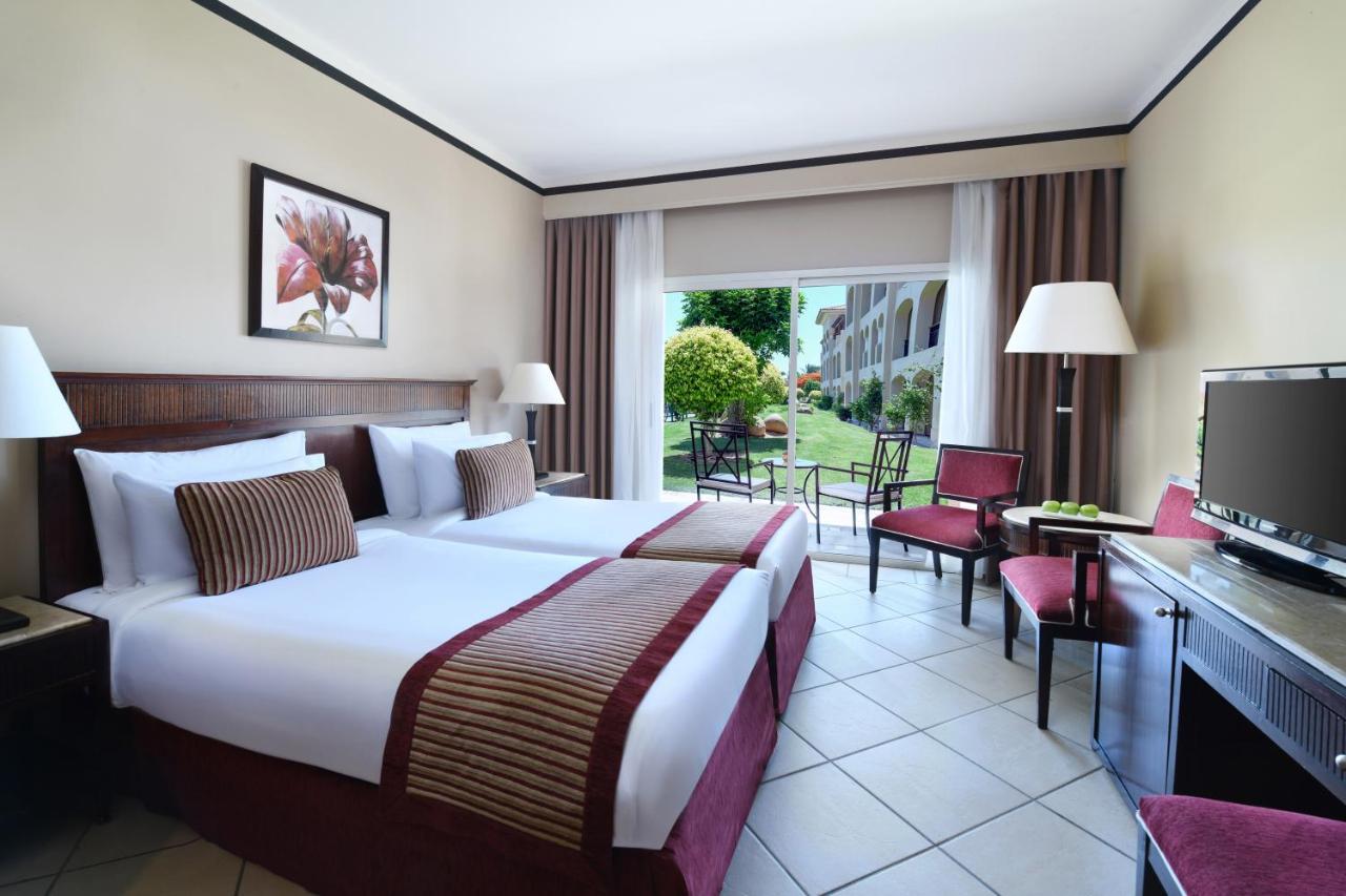 Jaz Mirabel Resort Шарм ел-Шейх Екстериор снимка A room at the Hilton Sharm El Sheikh